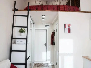 Квартира мини-студия со вторым ярусом у парка с озерами