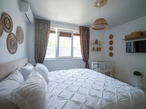 Частный Дом с Бассейном Мансардой и Видом на Горы