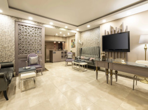 Отель Raymond Old City