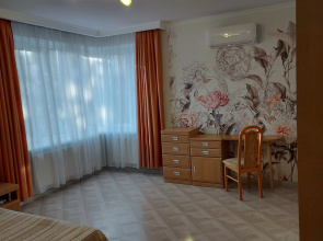 Uyutnaya Dvukh/komnatnaya v Tsentre Kaliningrada Vozle Verkhnego Ozera Flat