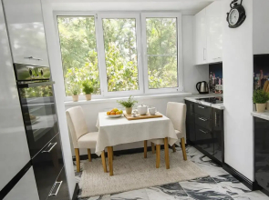 Park i Istochnik 2-komn v Tsentre Goroda Flat