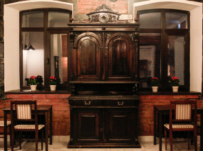 Отель Brick Walls Hotel