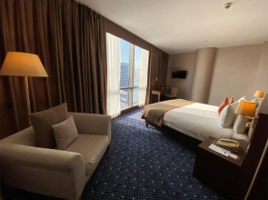 Parkside Hotel & Apartments