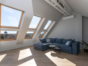 Квартира с Мансардными Окнами и Видом на Море