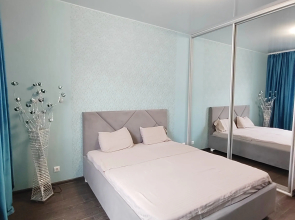 Dvukhkomnatnaya u Aury Flat