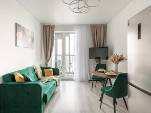 Odnakomnatnaiy Izymrud S Vidom Na Nevu Flat