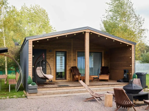 Dom U Lesa So Svoyej Territoriey Private house