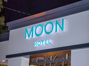 Отель Moon Hotel
