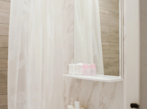 Апартаменты с Видом на Город и Парк в Спальном Районе