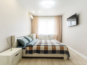 Апартаменты в центре Новороссийска с видом на горы и город LetoAрart