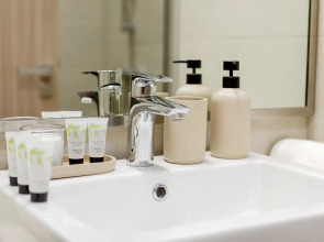 Апартаменты Modern studio in Azizi Riviera