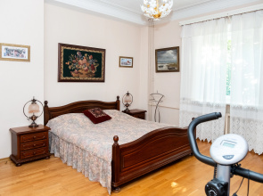 Kvartira Nabereznaa, Kreml', Teatr