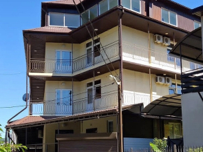 Yuzhny Dvorik Guest House