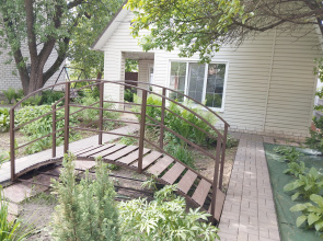 S Saunoj Vishnyovyij Sad Guest House