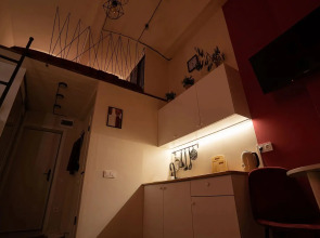 Квартира мини-студия со вторым ярусом у парка с озерами