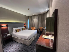 Versailles by Vieras Hotel