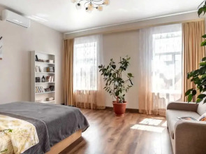 Квартира c Двумя Раздельными Спальнями и Балконом в Центре от Piligrim kmv