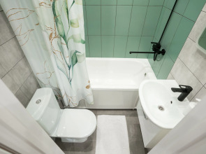 Апартаменты с ярким дизайнерским ремонтом