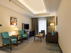 Отель Golden Tulip Media