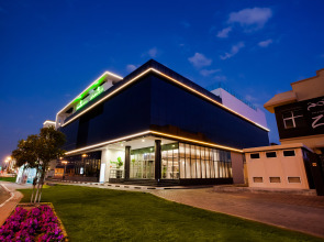 Отель Lemon Tree Hotel Jumeirah Dubai