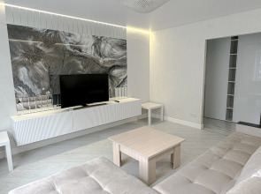 Апартаменты на Чкалова после ремонта, 2 комнаты: гостиная и спальня