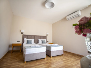 Отель Chveni Ezo Boutique Hotel