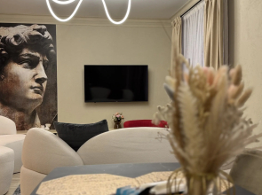 Stilnaya 2kh-K S Izyskannym Remontom V Zhk Apart Flat