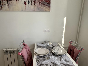 Квартира Яркая у Парка Швейцария