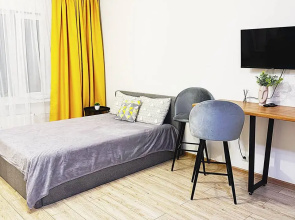 V Tsentre Kolpino s Vidom Na Bol'shuyu Parkovku Vo Dvore Apartments