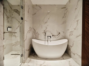 Hotel Crowne Plaza Tashkent, an IHG Hotel