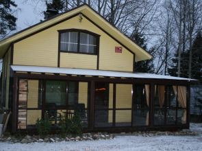 Частный дом Уединенный дом на берегу Ладоги