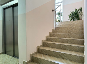 Апартаменты с балконом у реки рядом с пляжем