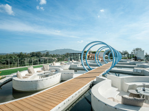 Golden Shore Studio Moments from the Sea Apartments