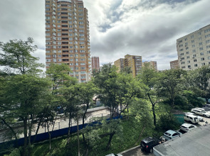 Апартаменты трехкомнатные на Океанском проспекте 140