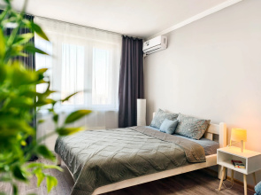 Uyutnaya S Dizaynerskim Remontom I Shikarnym Vidom Flat