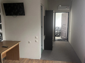 Semeyny Trekhmestny S Vannoy Komnatoy Apartment
