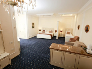 Отель East Legend Panorama