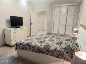 Апартаменты в центре с тремя спальнями на Червякова 55 рядом с парком Победы