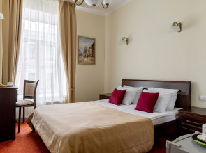 Ларго у Невского проспекта