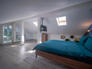 Частный Дом с Бассейном Мансардой и Видом на Горы