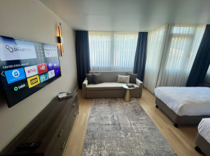 Отель Weingart Suites