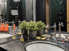 Апартаменты Lalapart Black Emerald с сауной в ЖК Савеловский Сити