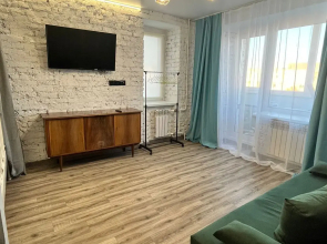 Lyuks na Irtyshskoy Naberezhnoy 13 Flat