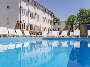 Отель Максим Парк-Лоо