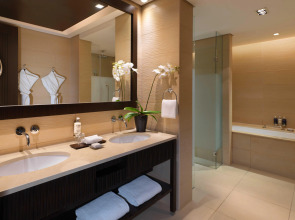 Курортный отель Anantara The Palm Dubai Resort