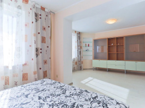 Апартаменты 4-комнатные HomeApart Сторожовская, 8