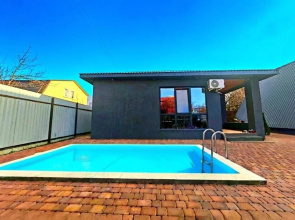 Dom S Basseynom I Baney Private house