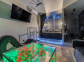S Neobychnymi Svetovymi Podsvetkami I Chernymi Detalyami Interyera Flat