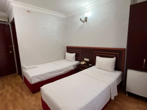 Отель Red White