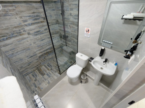 Отель Grand Aura